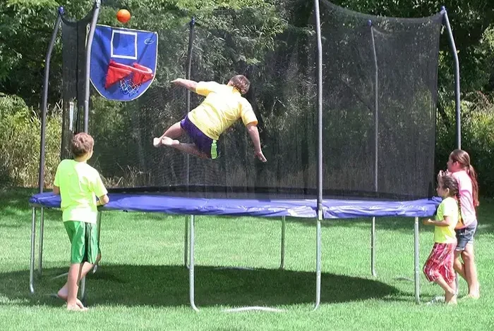 Looking for a kids’ trampoline? Read these 5 DONT’s on trampoline safety